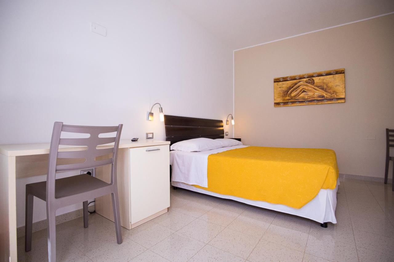 Donnosanto Residence Torre Santa Sabina Eksteriør billede