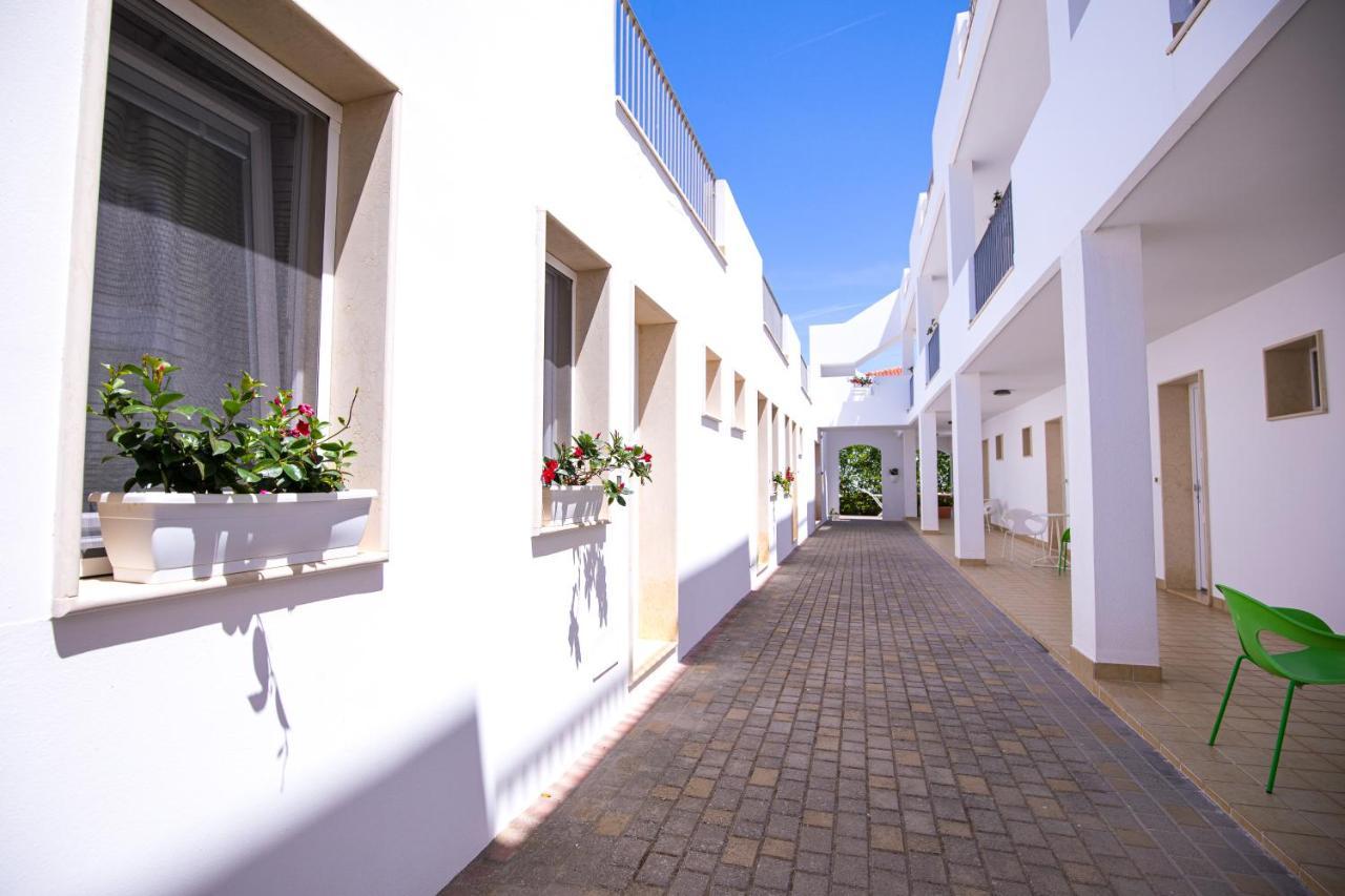 Donnosanto Residence Torre Santa Sabina Eksteriør billede
